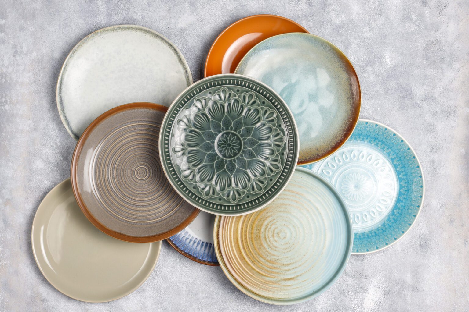 Discover how ceramic plates can transform your dining experience. Explore ceramic plate sets and small ceramic plates that blend style, function, and timeless charm.